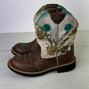 Ariat western fat baby size 6.5 camo shaft with teal accents